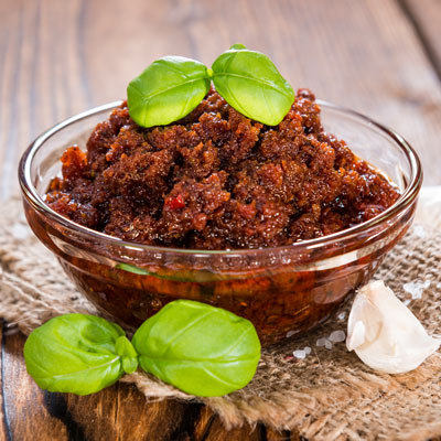 Feinkost Mandeltatar mit getrockneten Tomaten